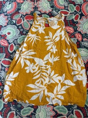 Old Navy High Neck Key Hole back swing Tank
